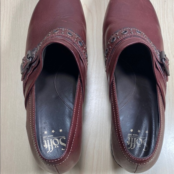 Sofft Burgundy Red Mules with Decorative Strap and Slip Resistant Sole - Picture 6 of 8